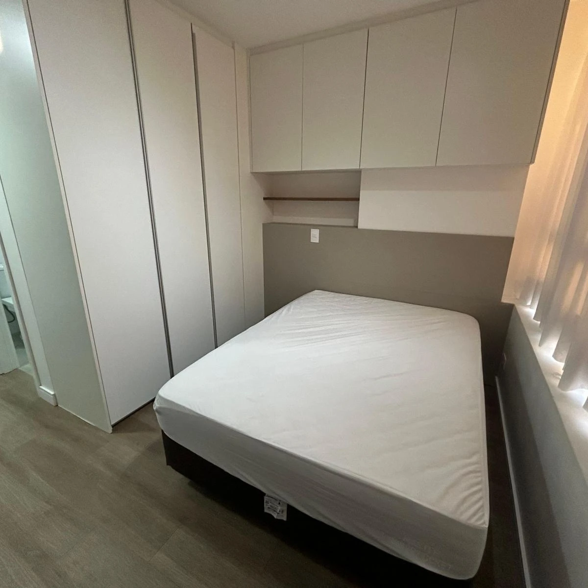 Floor-to-ceiling windows in a one-bedroom apartment, 45 m² — photo 4