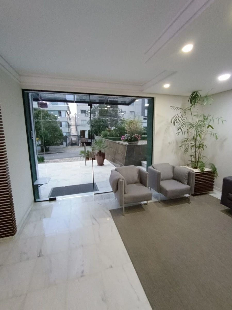 Apartamento de 156 m² com secadora e janelas do piso ao teto — photo 15