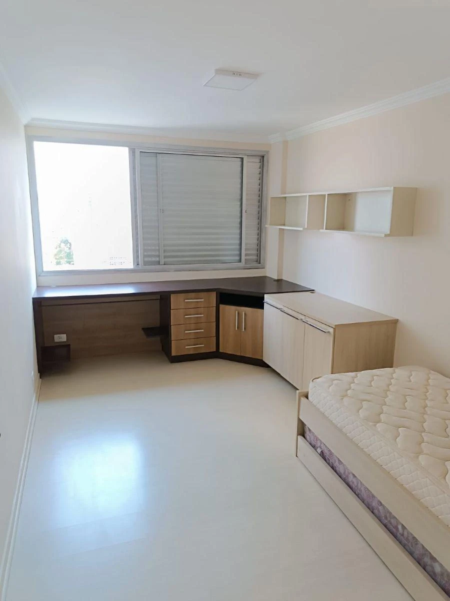 Apartamento de 156 m² com secadora e janelas do piso ao teto — photo 43