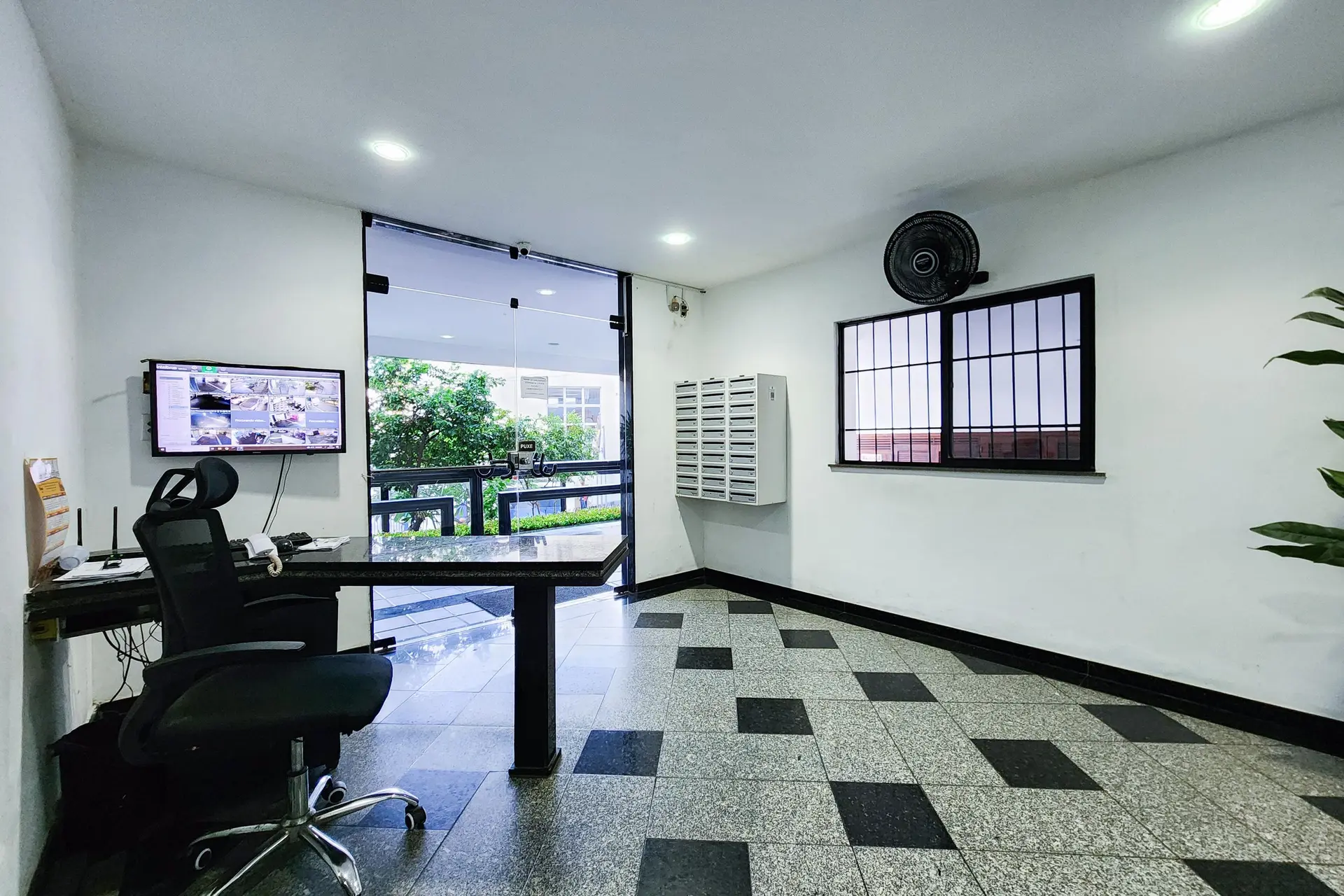 Apartamento para locação com 2 quartos, varanda e 2 banheiros — photo 2