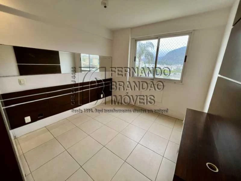 Glass-enclosed balcony in a 3-bedroom apartment, 91 m² — photo 12