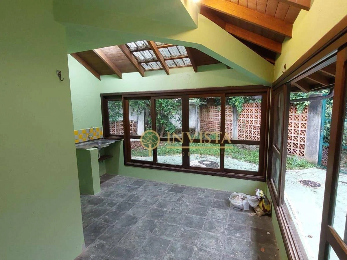 Балкон з грилем та 3 спальні: будинок 735 м² — photo 2