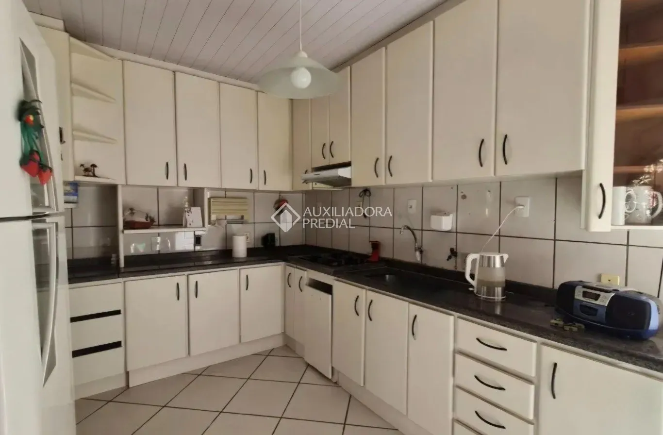 Casa con 5 dormitorios y cocina independiente con cocina a gas — photo 6