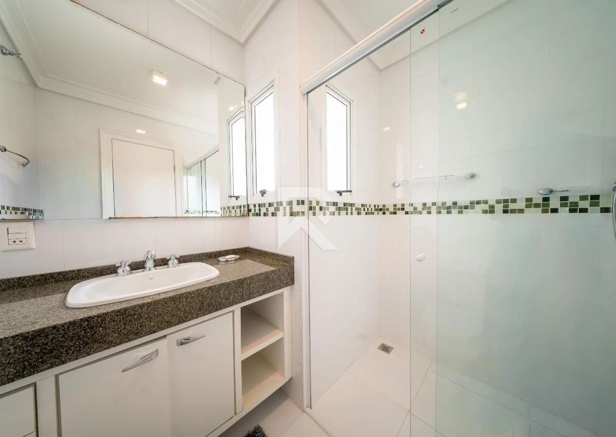 Furnished house, 400 m², with a bathtub — photo 40