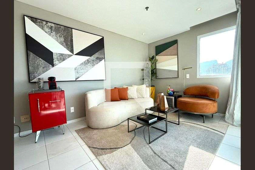 Apartamento mobiliado com 1 quarto e varanda envidraçada