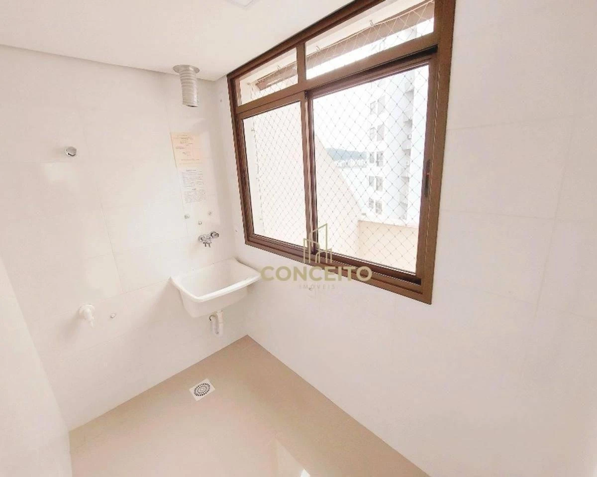 3-bedroom apartment in a building with a pool — photo 11