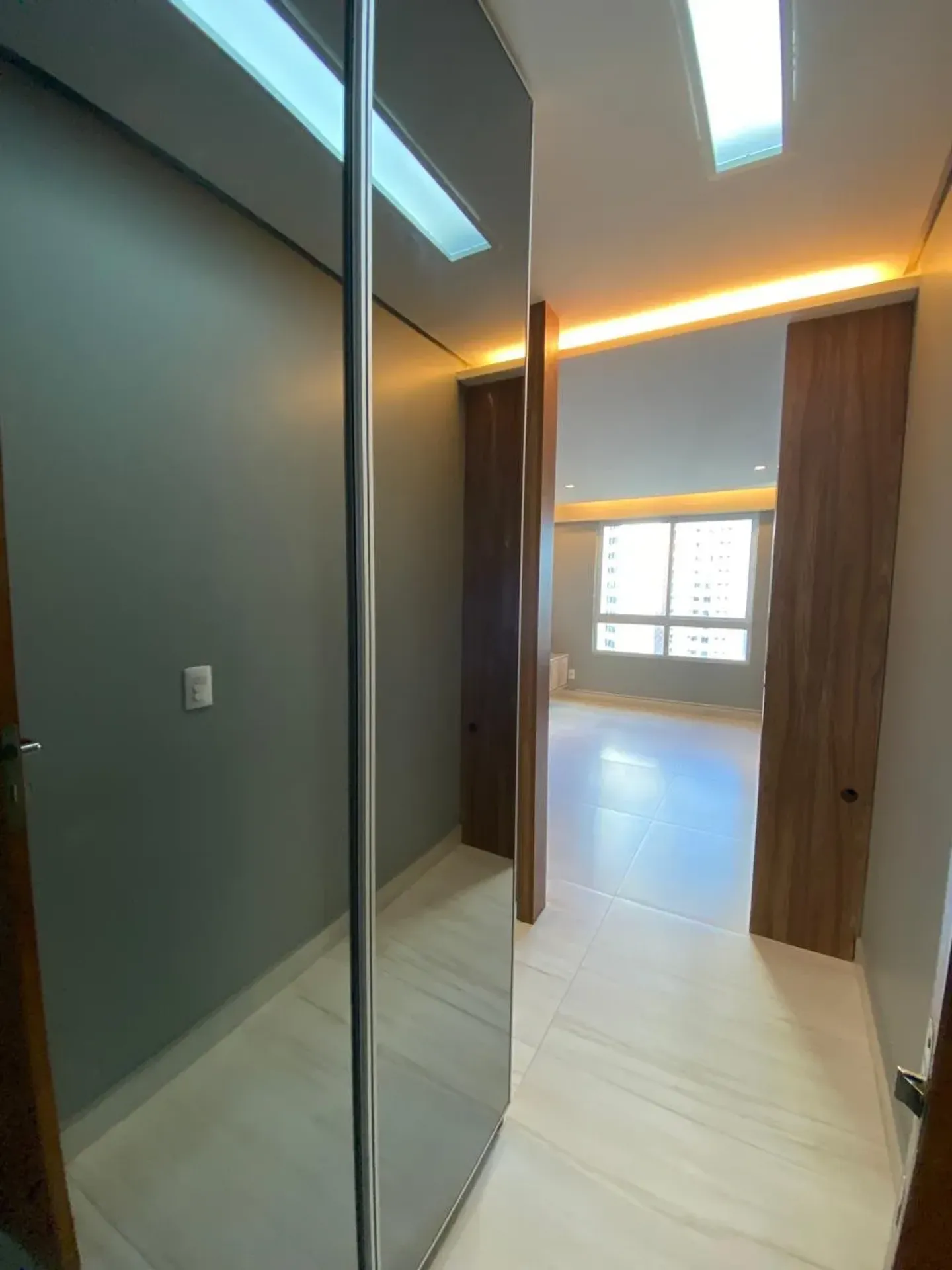Glass-enclosed balcony in a 3-bedroom apartment, 125 m² — photo 2