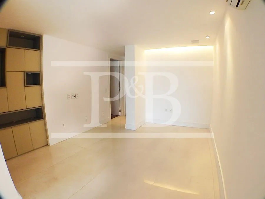 4-bedroom apartment with glassed-in balcony — photo 11