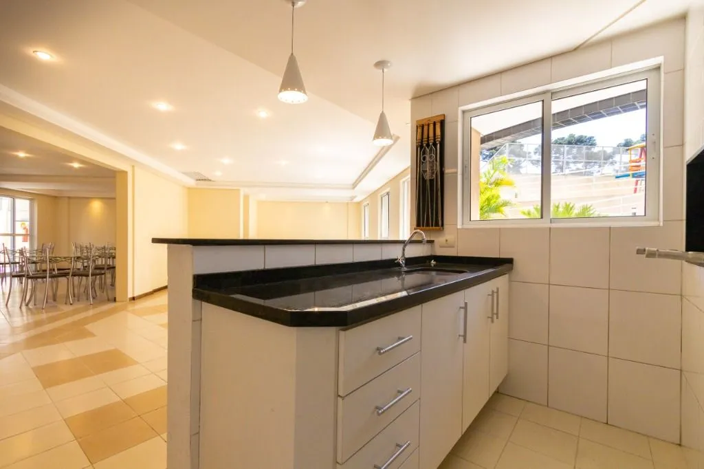 Balcony with a grill in a 2-bedroom apartment, 59 m² — photo 20