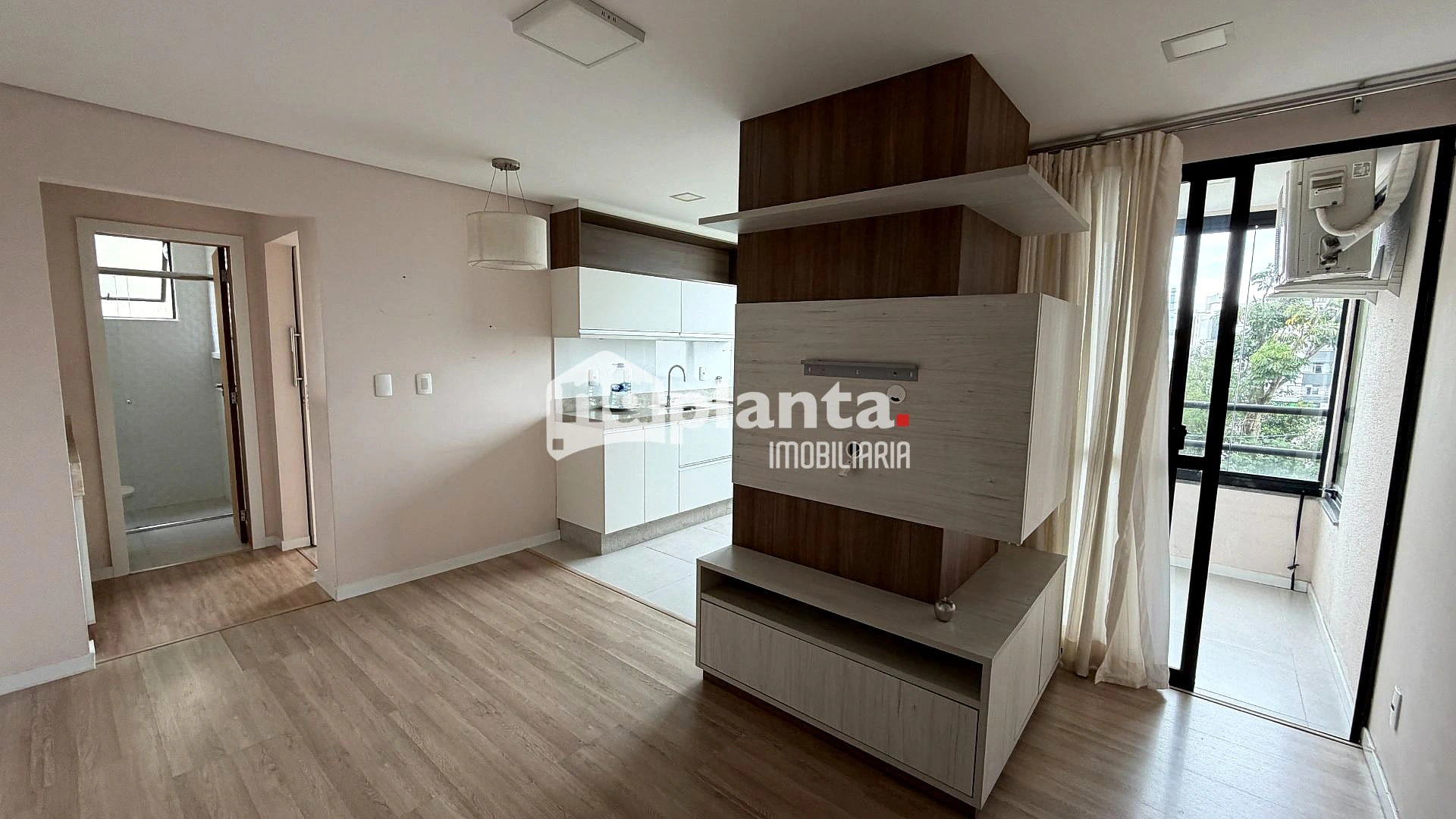 One-bedroom apartment in a building with a pool