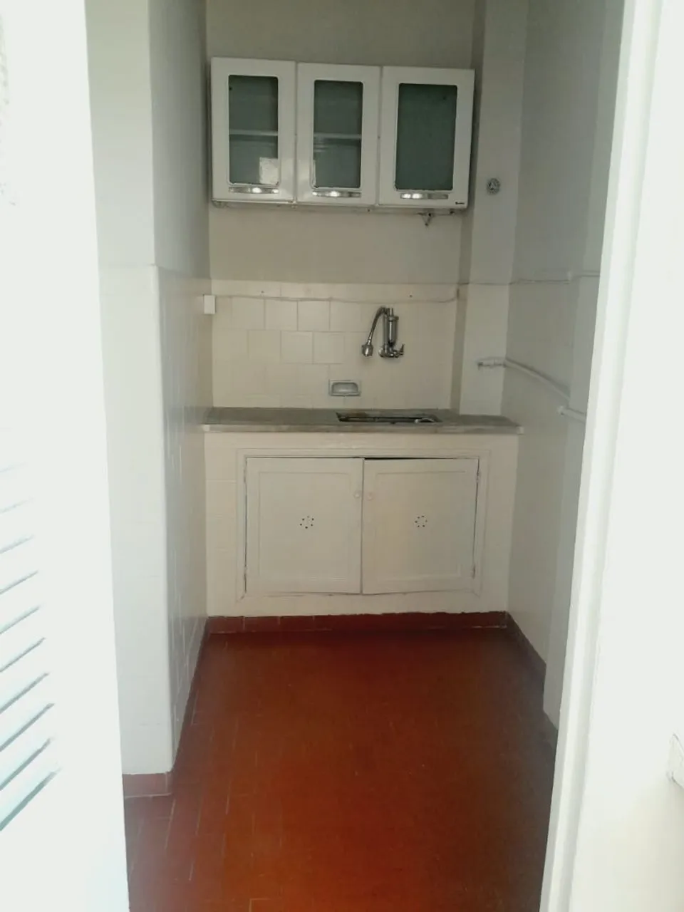 Дерев'яна підлога або ламінат та 1 спальня: квартира 42 м² — photo 2