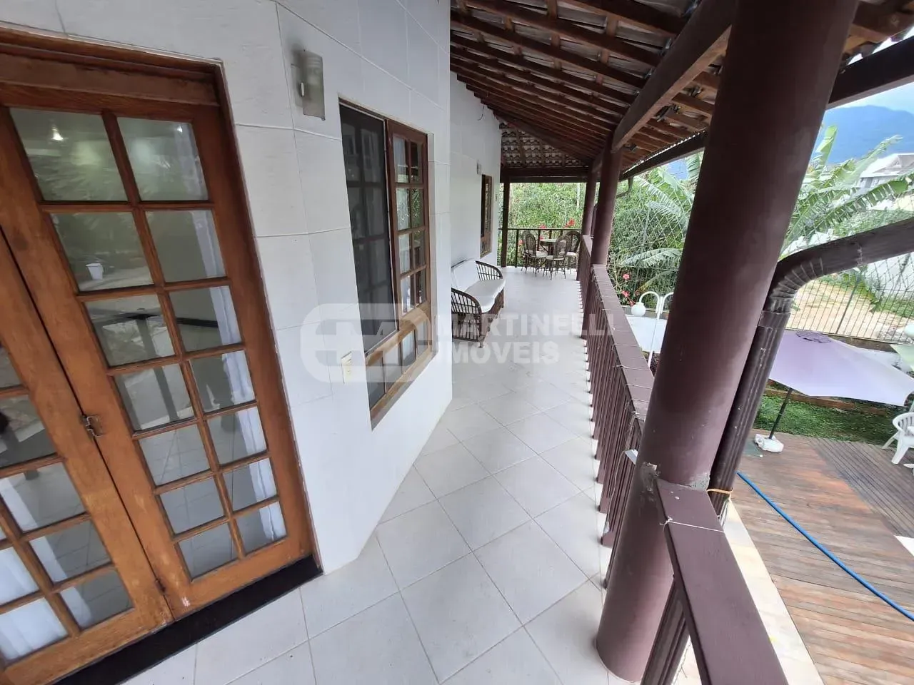 House with 5 bedrooms, all suites, plus shared pool — photo 34