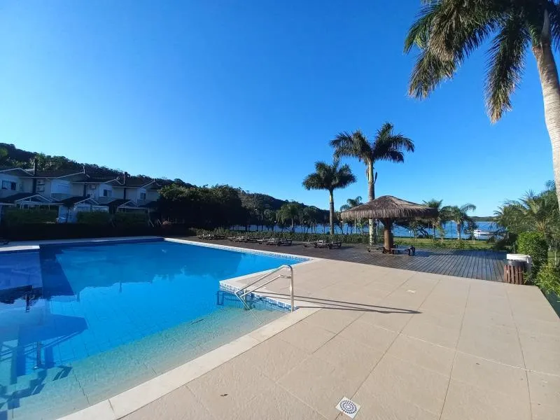 2-bedroom apartment with a water view — photo 17