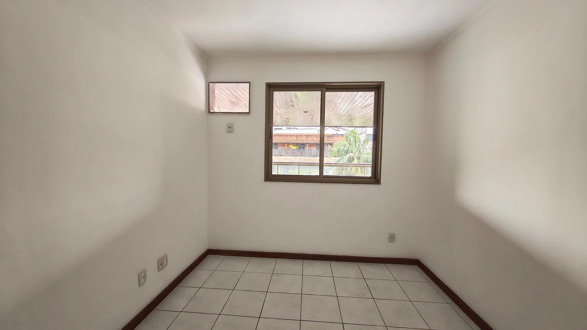 3-bedroom apartment in a building with a pool — photo 26