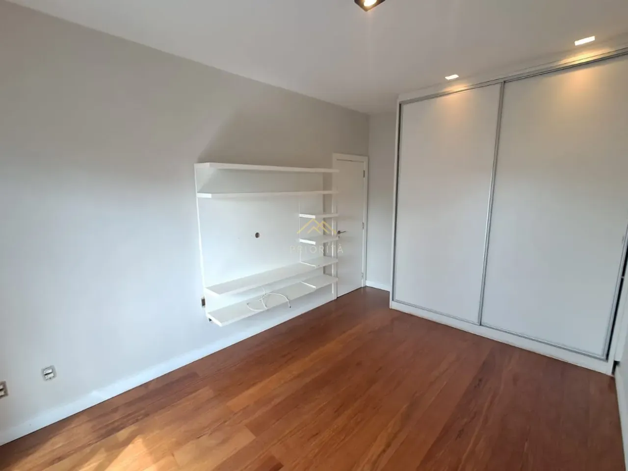 Apartamento sem mobília com 3 quartos e varanda envidraçada — photo 23
