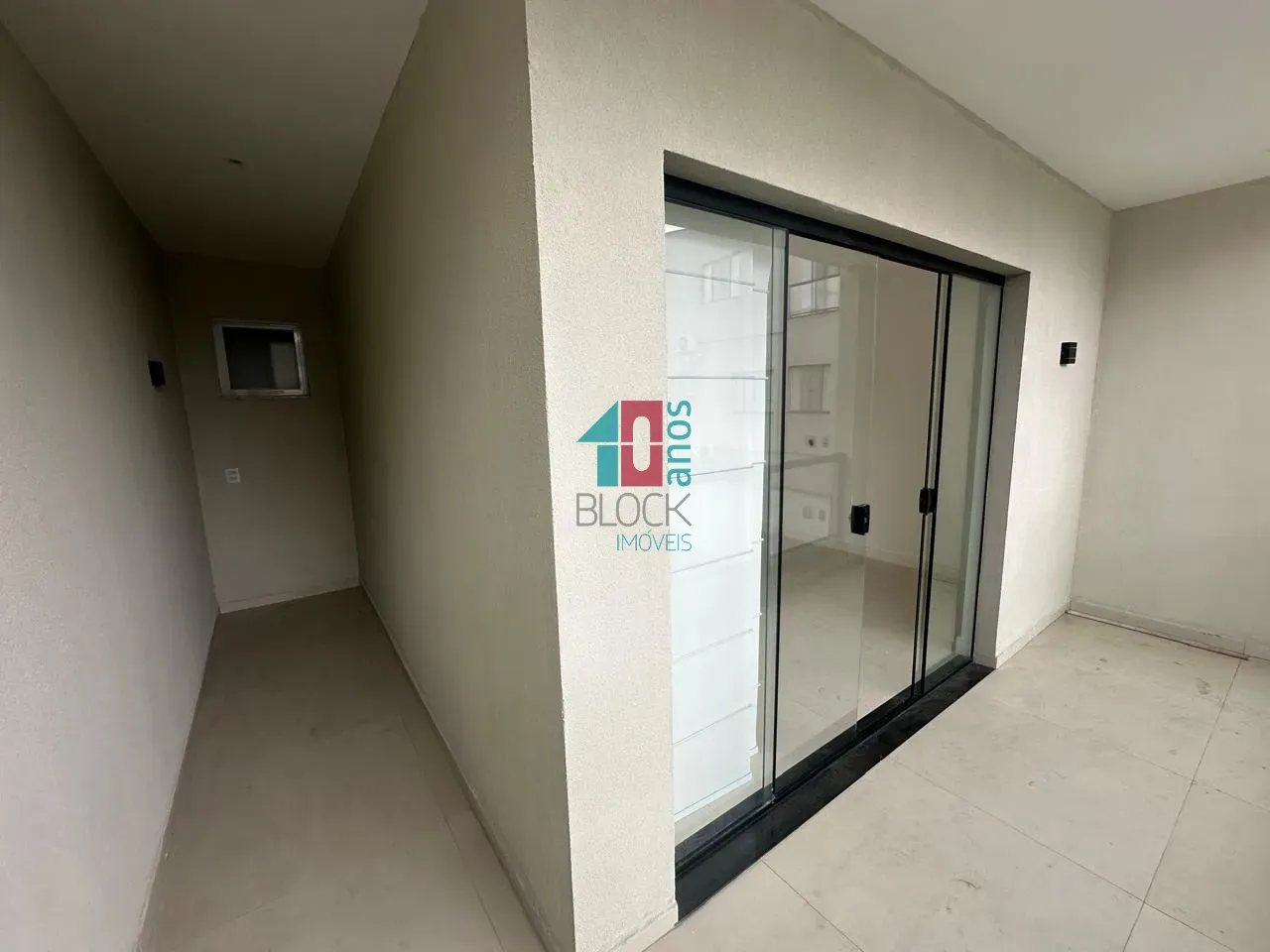 Condominium house with 5 en-suites and open-plan kitchen — photo 36