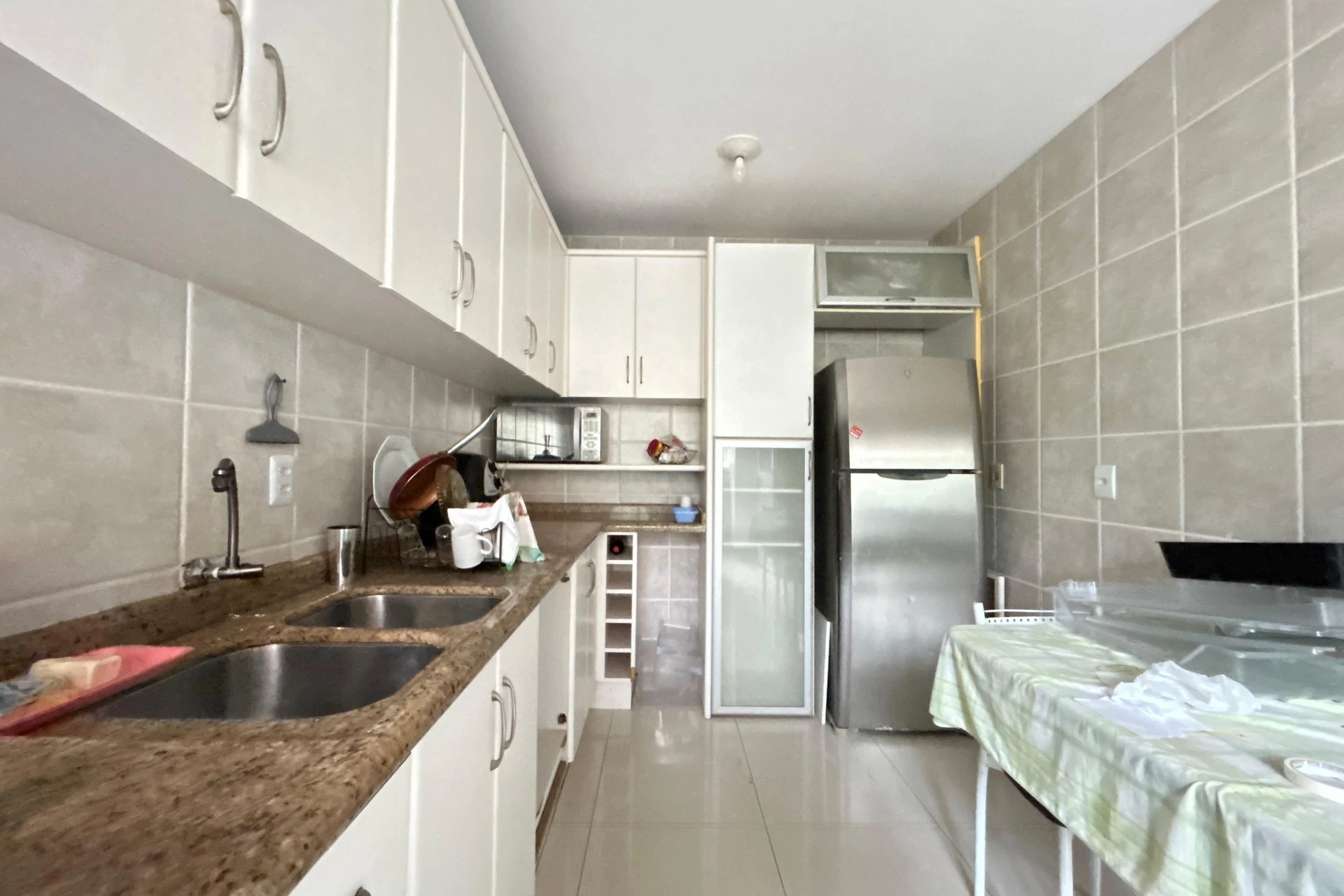 Glass-enclosed balcony in a 3-bedroom apartment, 108 m² — photo 2
