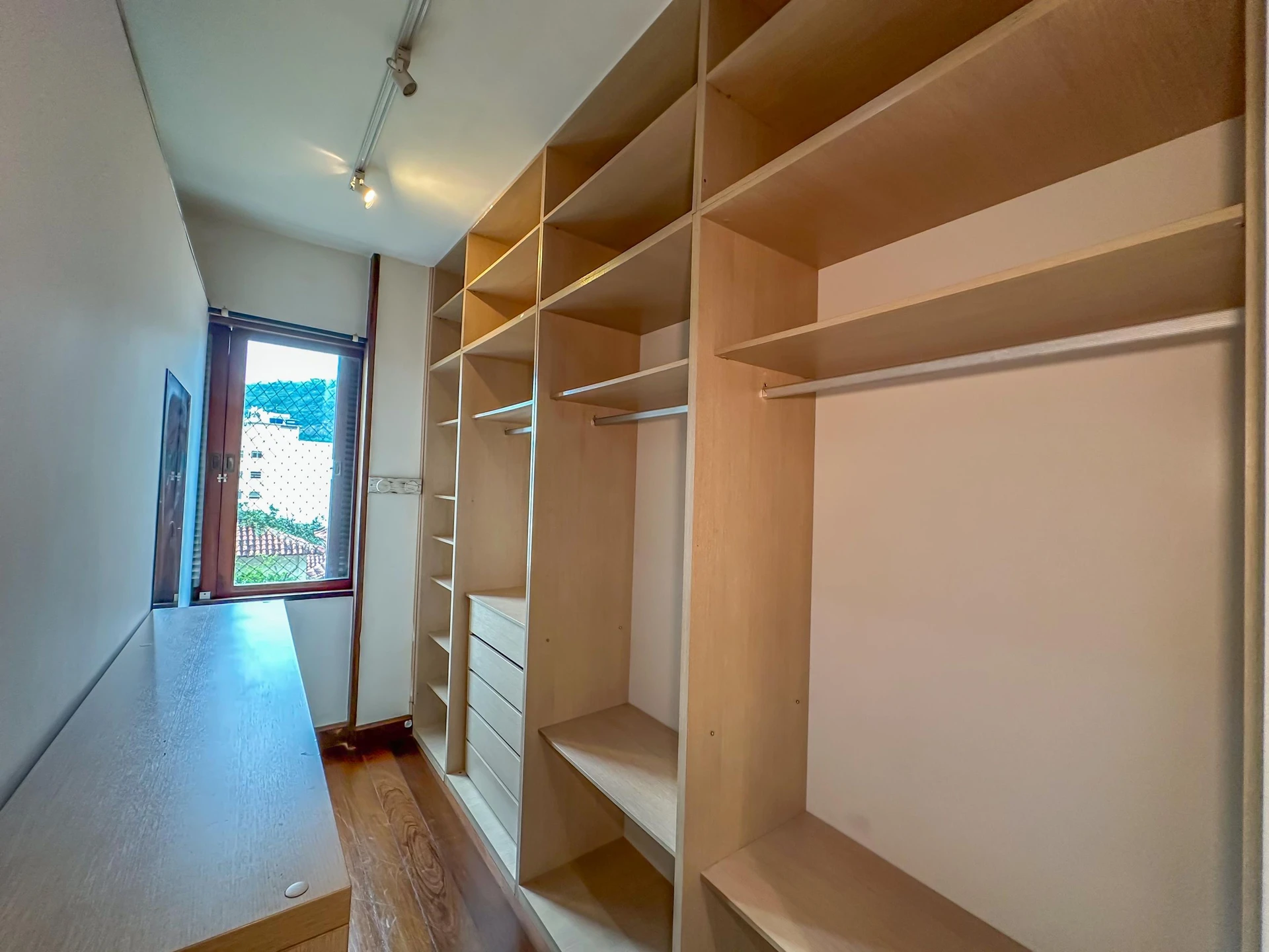 Apartment, 275 m², with a glass-enclosed balcony — photo 6