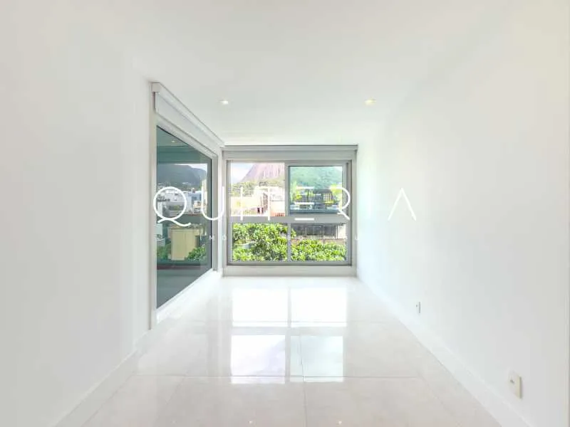 Duplex apartment, renovated, 4 bedrooms and 5 bathrooms — photo 25