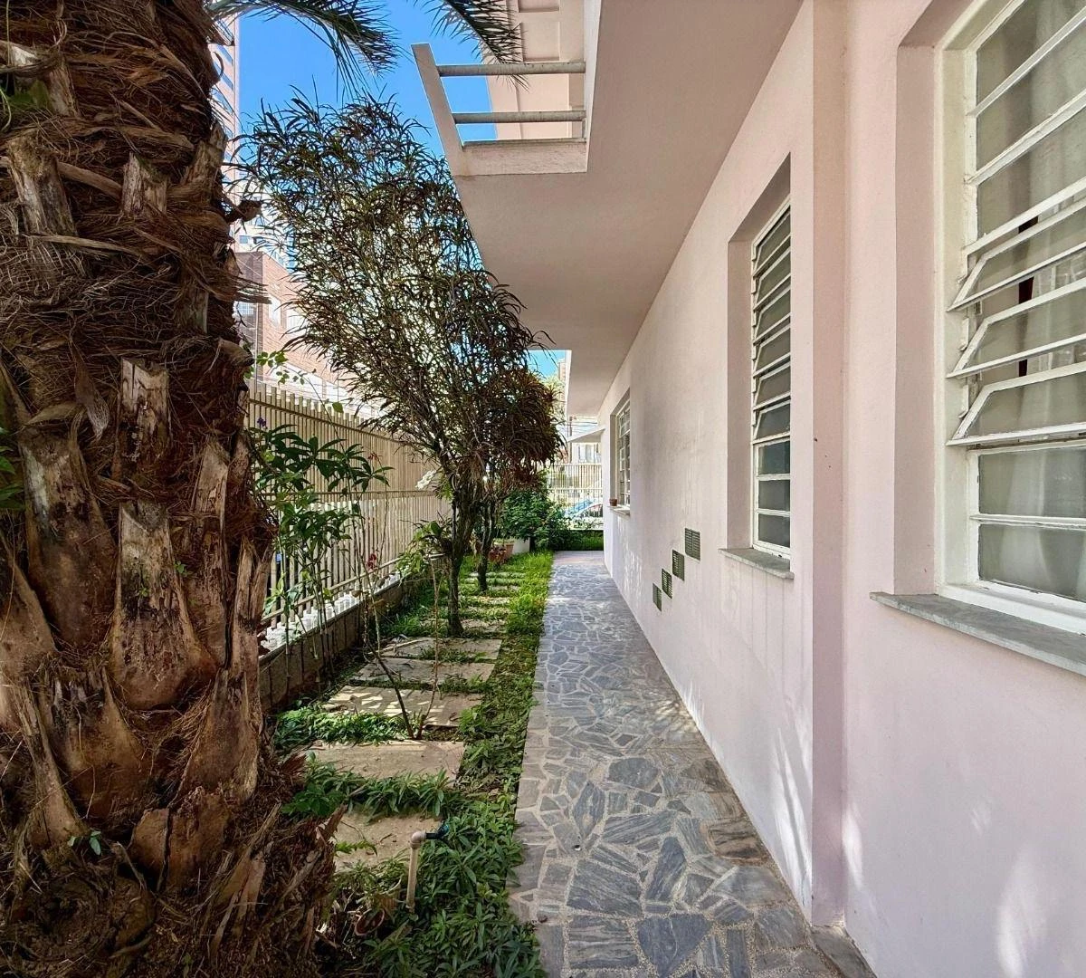 House, 286 m², with wood or laminate floors — photo 17