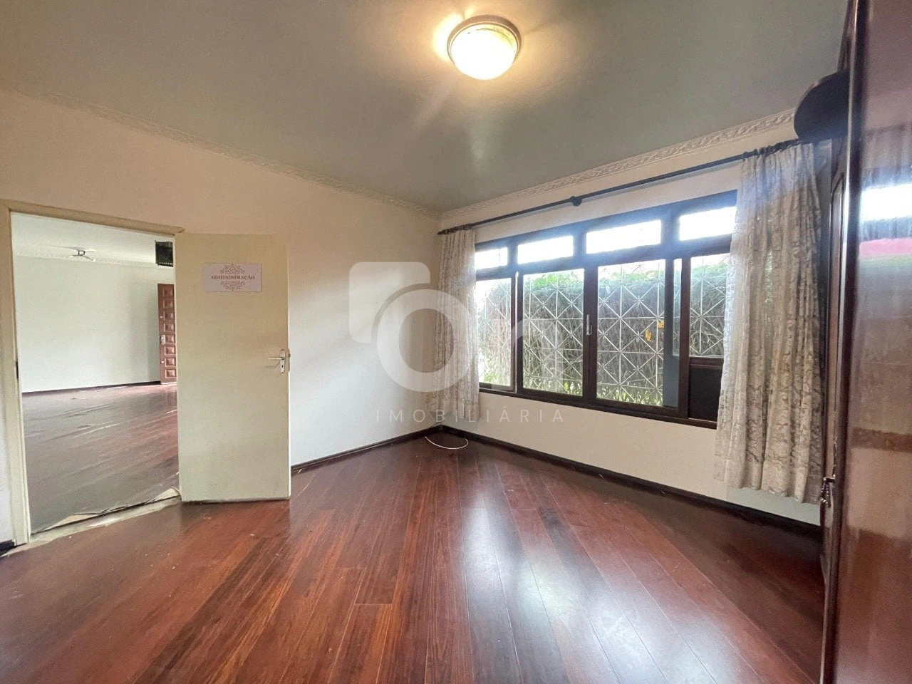 Wood or laminate floors in a one-bedroom house, 60 m² — photo 3