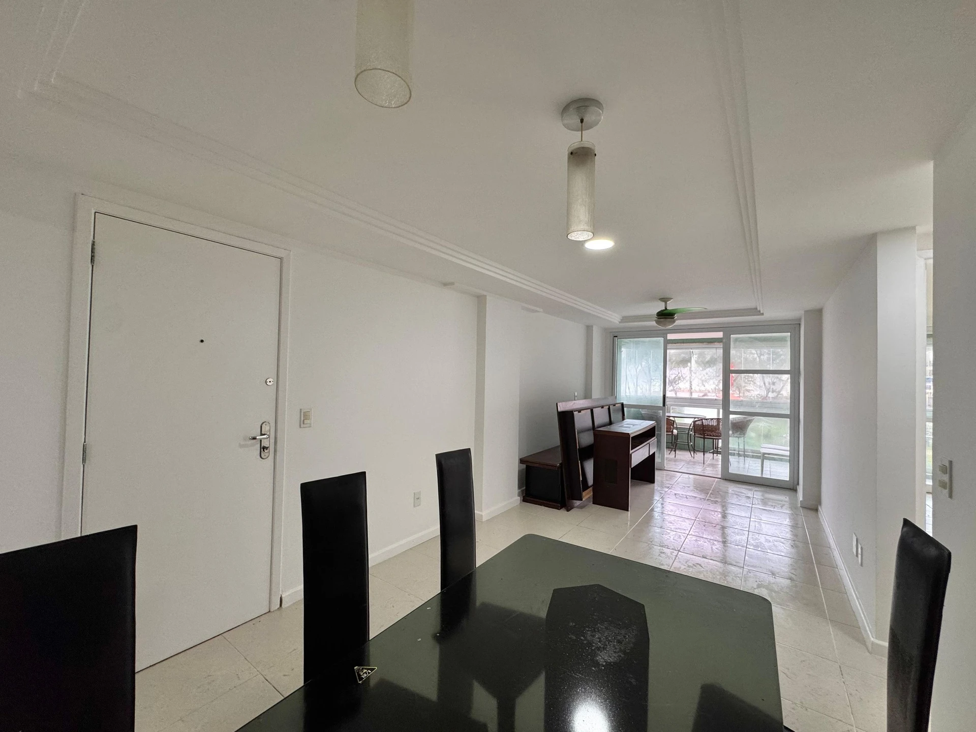 2-bedroom apartment with 2 parking spots and enclosed balcony — photo 6