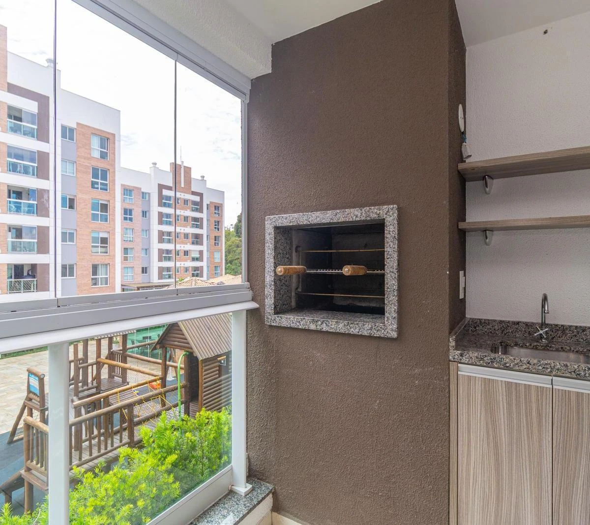 Квартира 71 м² з балконом із грилем та заскленим балконом — photo 8
