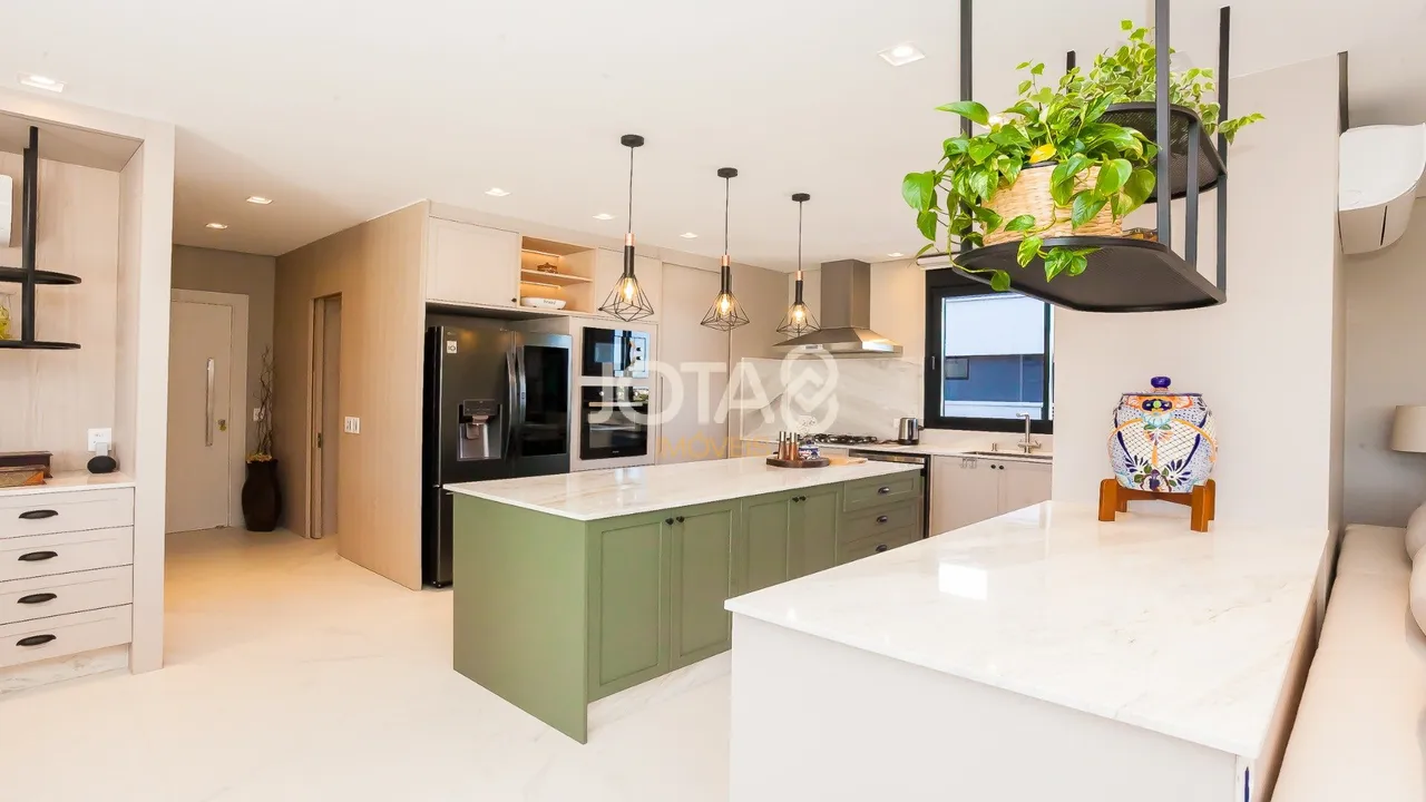 Furnished 220 m² apartment with 3 en-suite bedrooms — photo 10