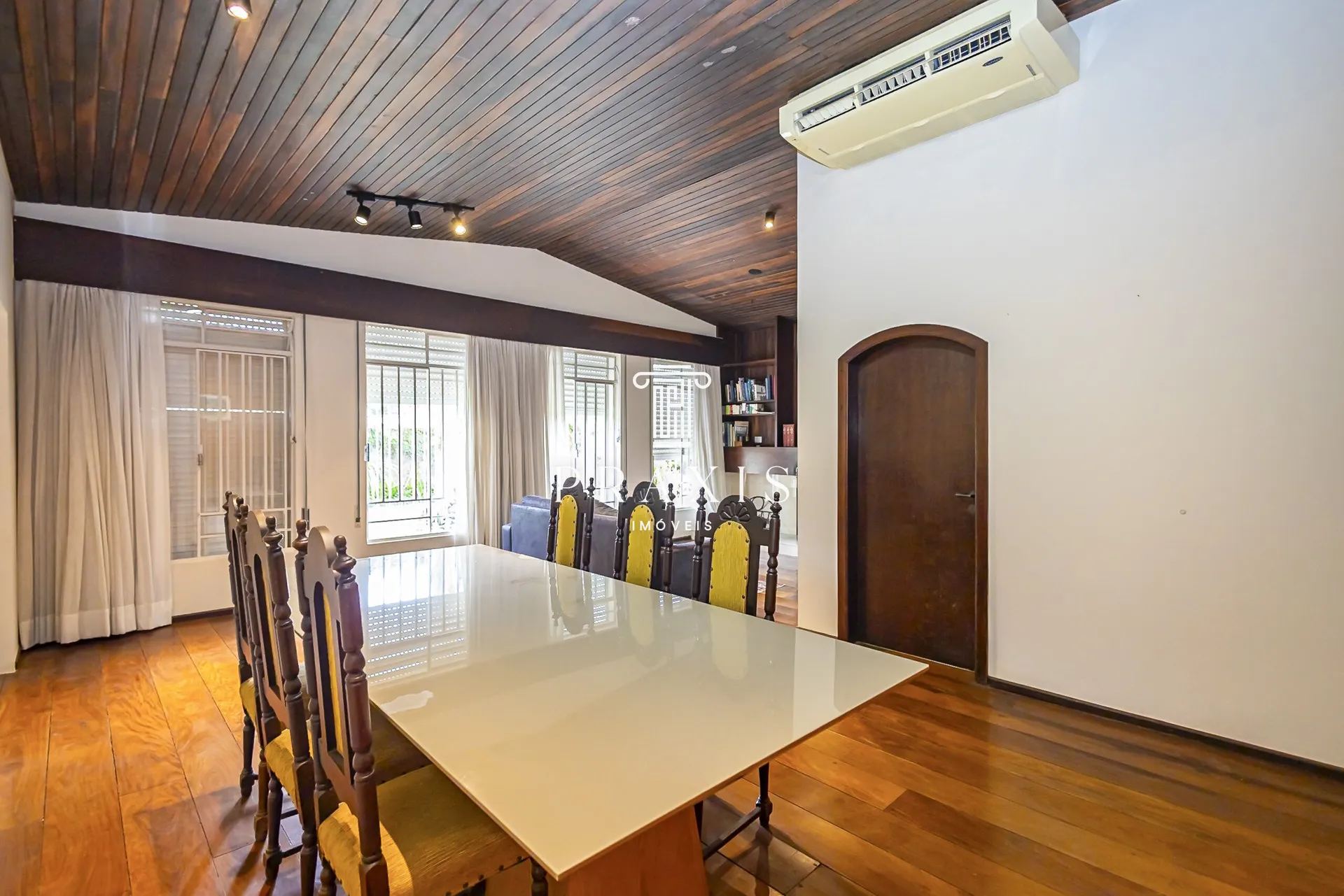 House with 4 bedrooms, 445 m² and fitted kitchen — photo 5