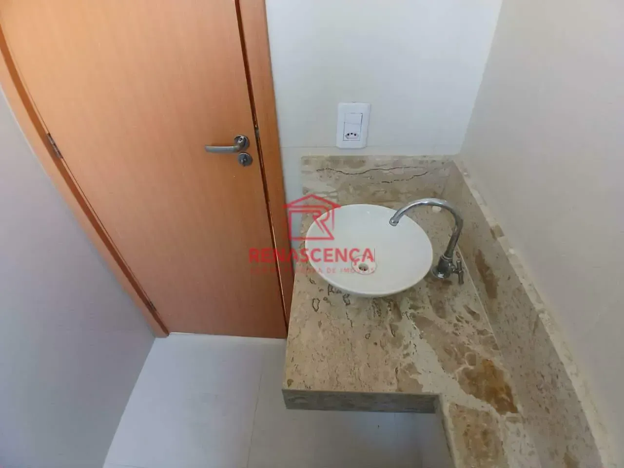 Unfurnished 2-bedroom apartment with parking spot — photo 12