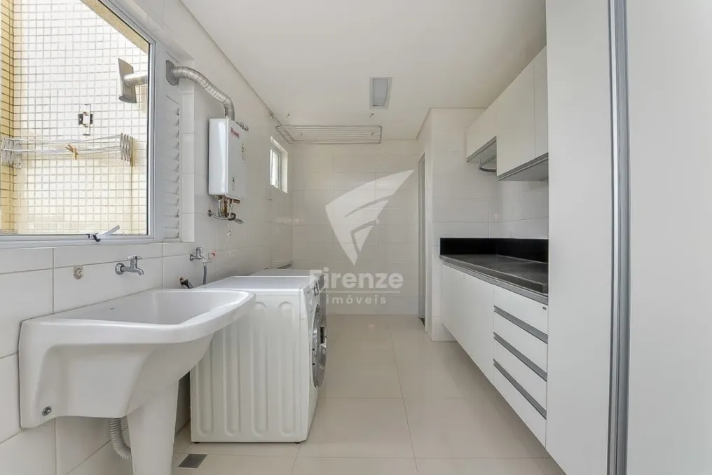 Furnished 352 m² apartment with 3 en-suite bedrooms — photo 38