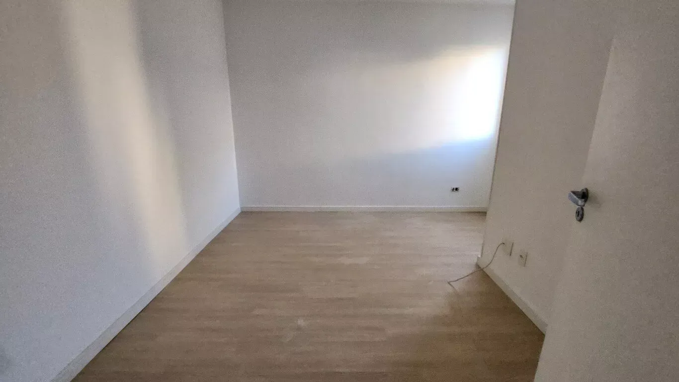 Wood or laminate floors in a 2-bedroom apartment, 53 m² — photo 20