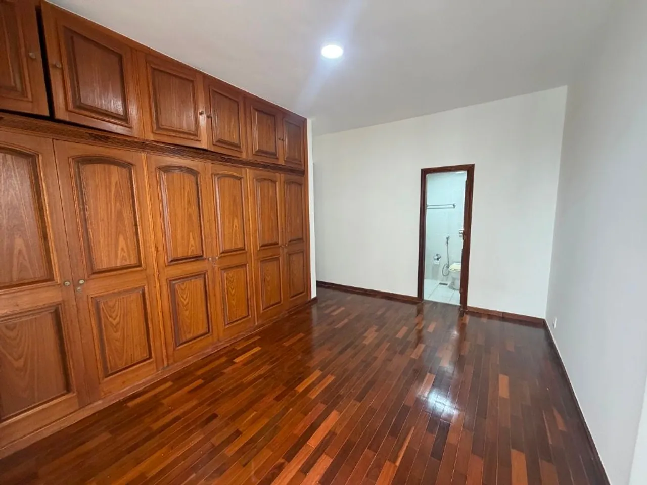 Rental apartment with 4 bedrooms and 4 bathrooms — photo 6