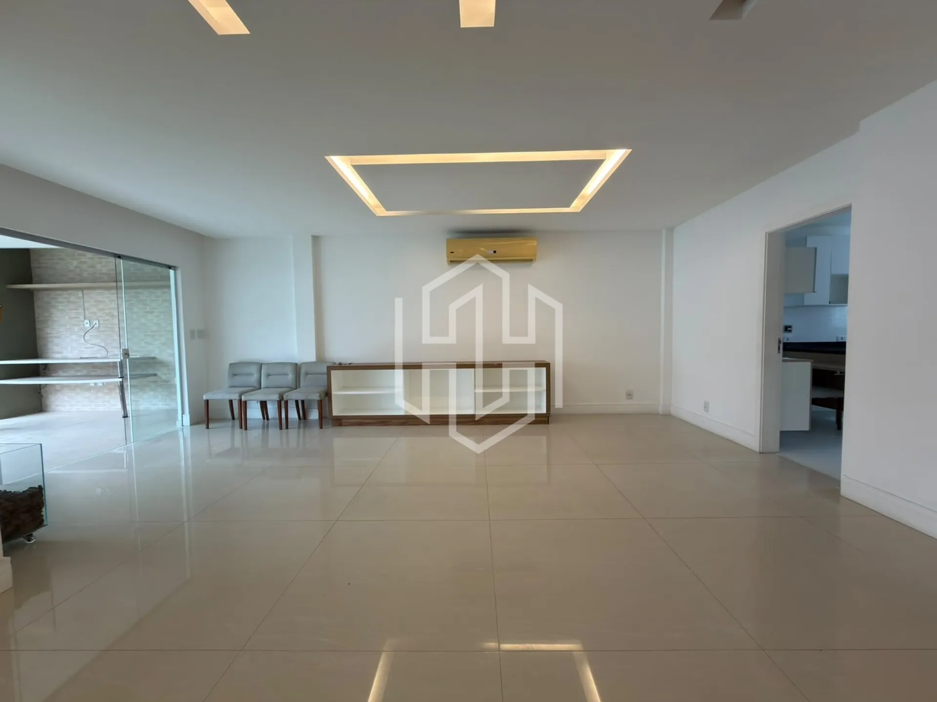 House, 220 m², with a grill on the balcony — photo 11