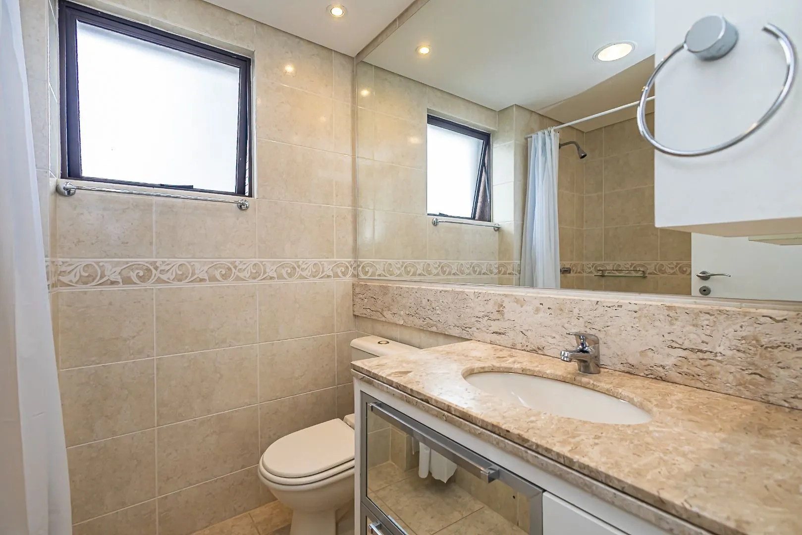 119 m² apartment with floor-to-ceiling windows and a bathtub — photo 70