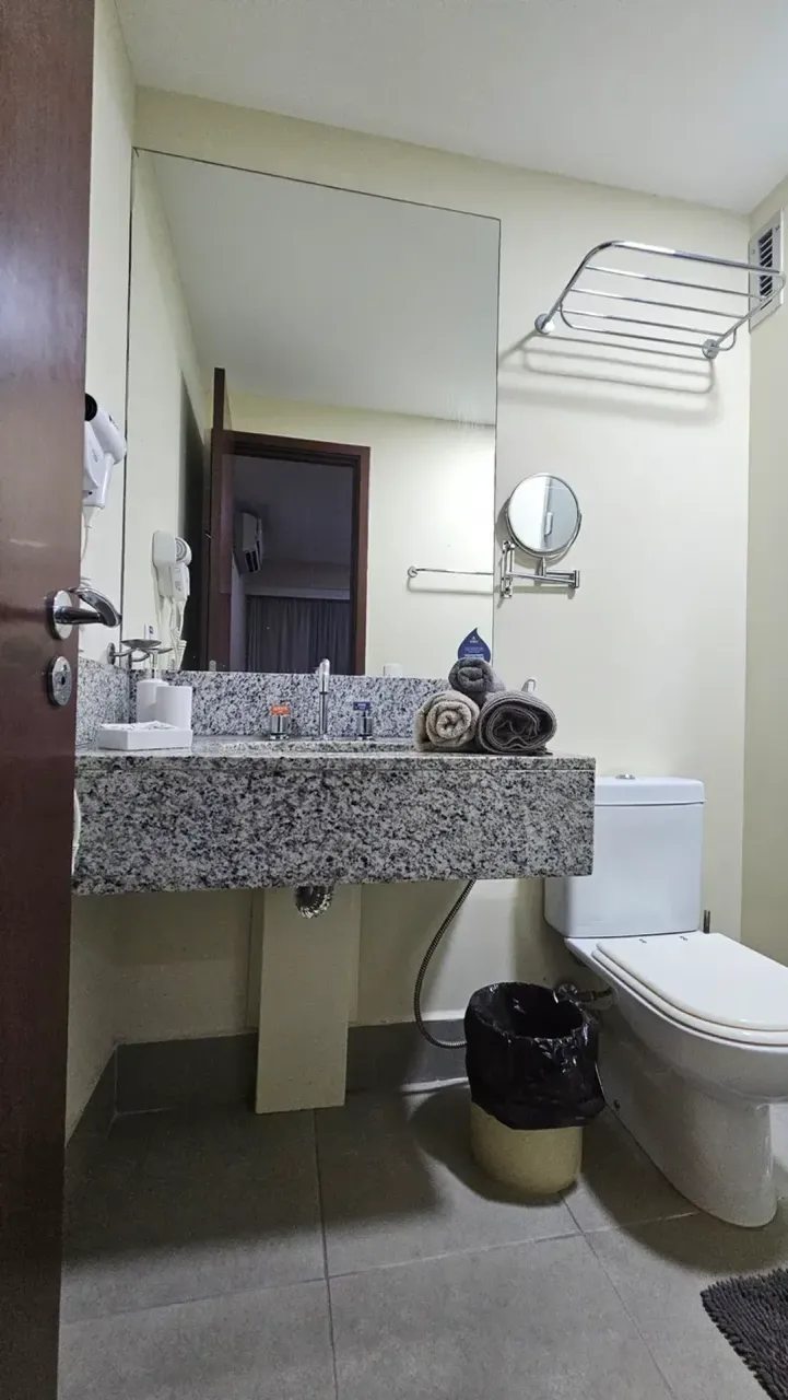 Furnished 1-bedroom apartment with open-plan kitchen — photo 20