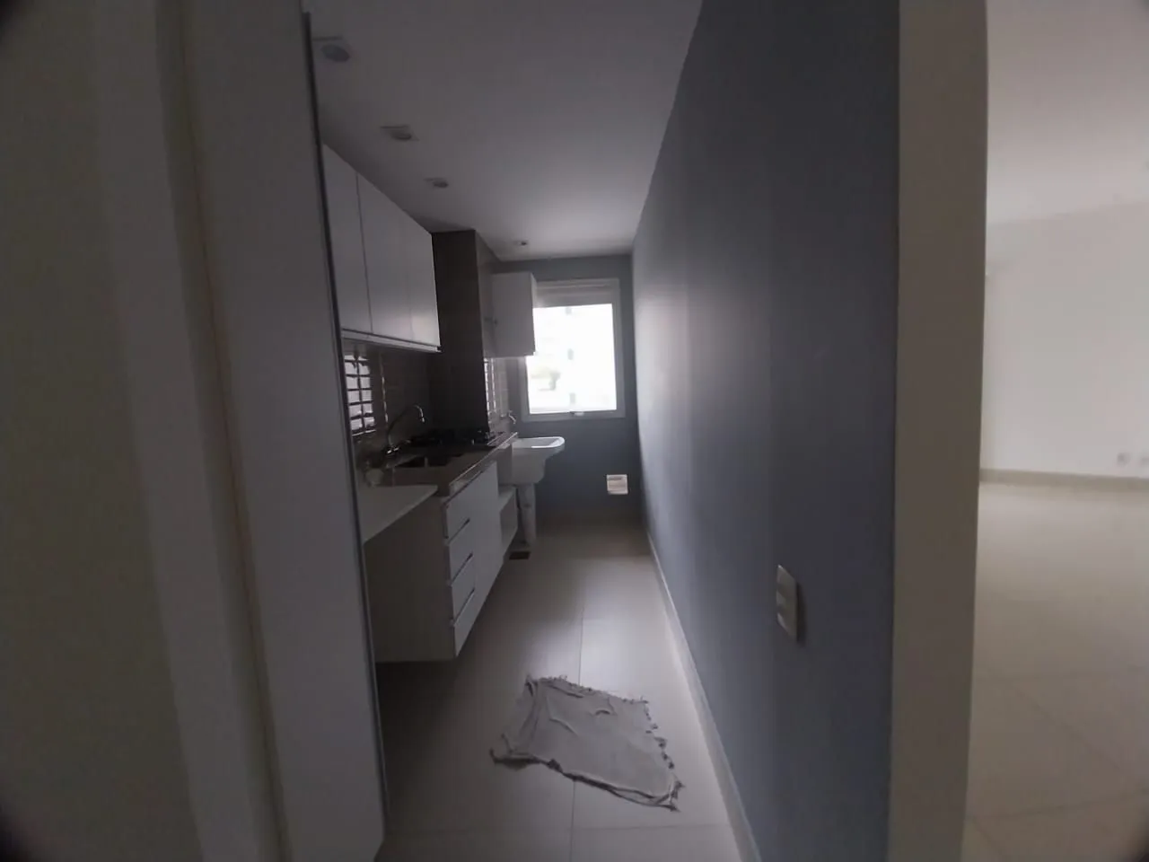 Furnished 1-bedroom apartment with open-plan kitchen — photo 13