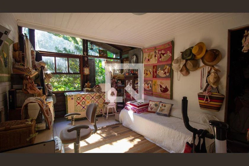 Furnished house with 5 bedrooms and 2100 m² — photo 7