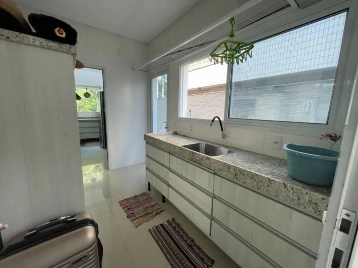 Ventanales de piso a techo y 4 dormitorios: casa de 400 m² — photo 14