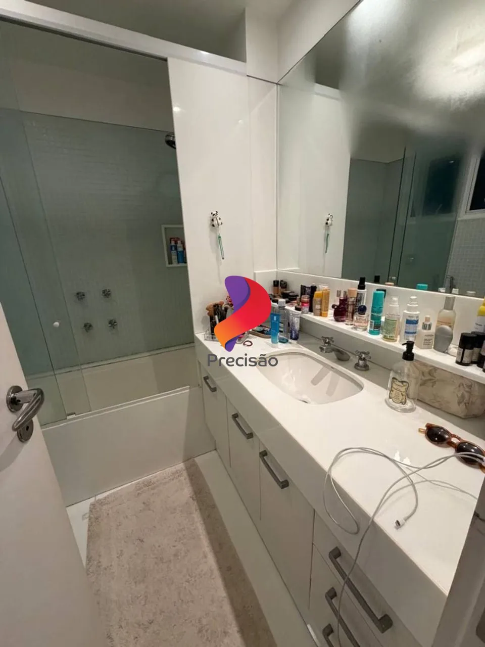 Furnished 3-bedroom apartment with 240 m² total — photo 15
