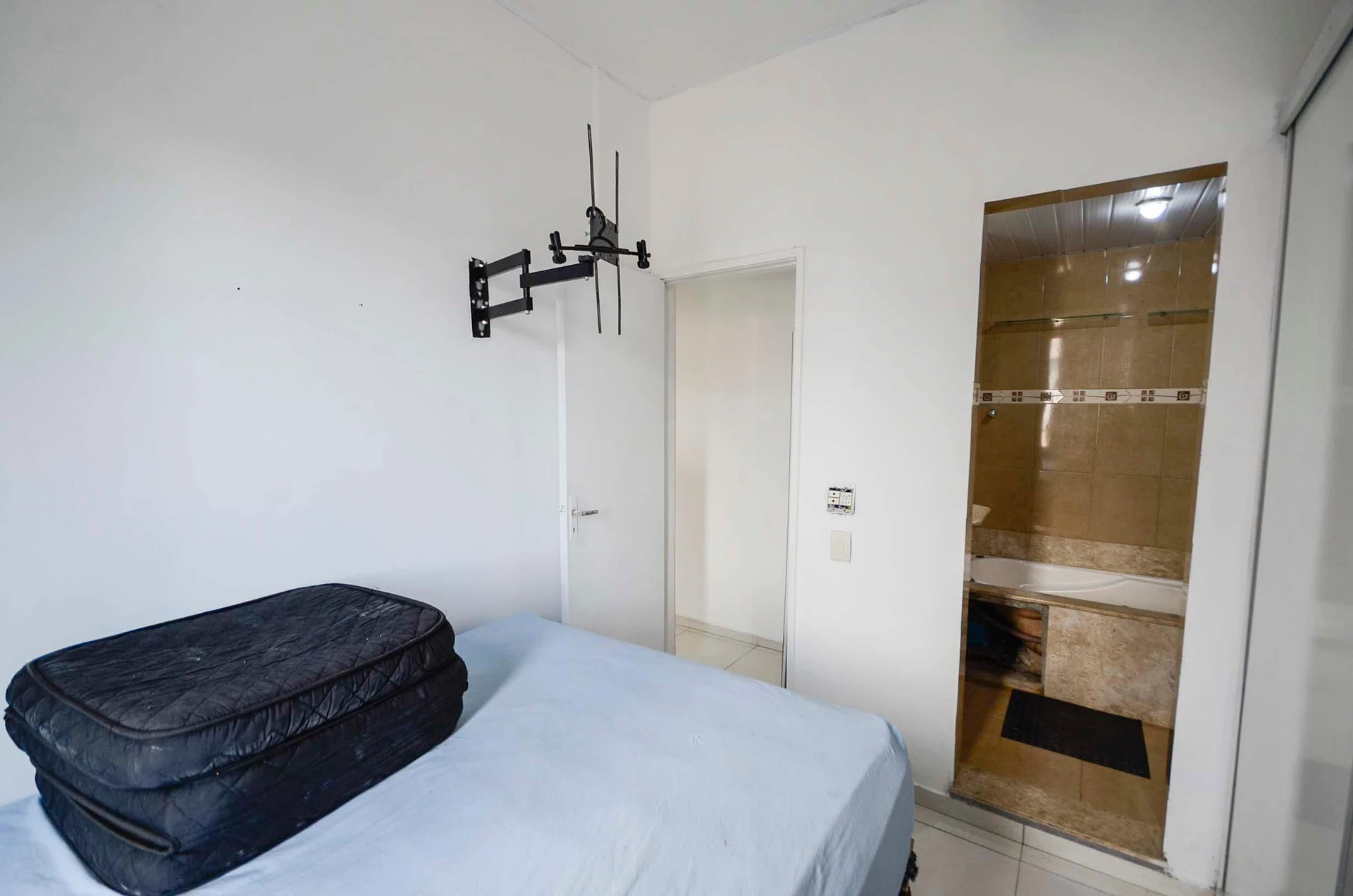 Furnished apartment, 65 m², with a jacuzzi — photo 20