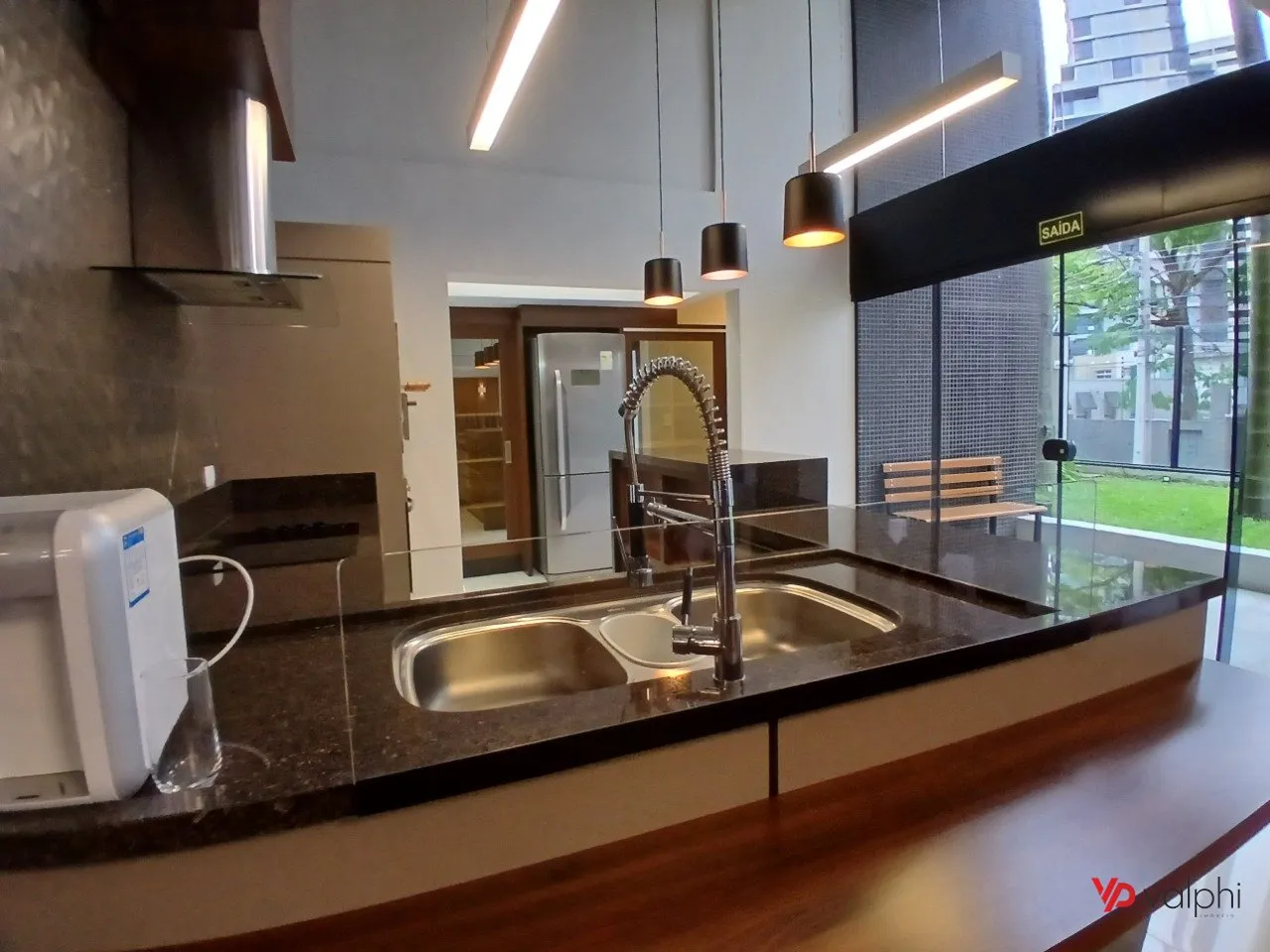 4-bedroom apartment with a walk-in closet in Curitiba — photo 35