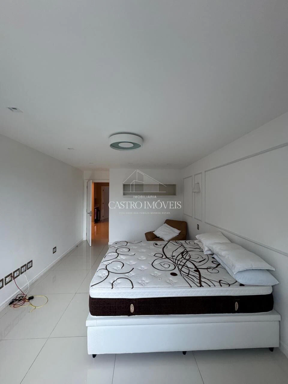 Furnished 715 m² house with 5 en-suites and 4 parking — photo 15