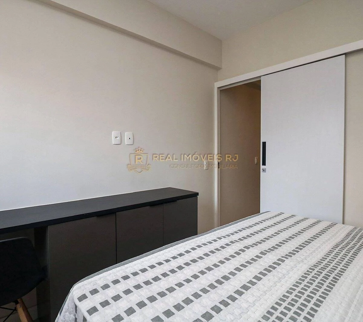 Furnished 1-bedroom apartment with city views — photo 20