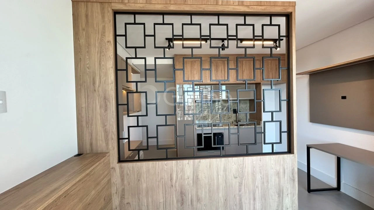 30 m² studio with floor-to-ceiling windows and a home office — photo 13
