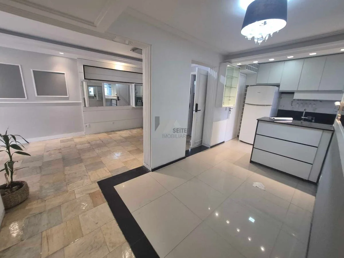 3-bedroom apartment with a glass-enclosed balcony — photo 2