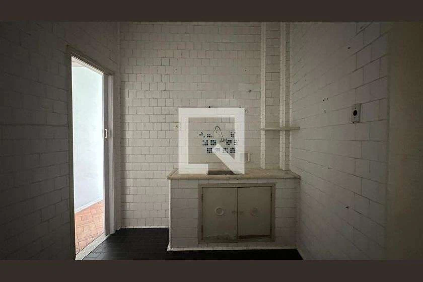 Rental apartment with 1 bedroom and 70 m² — photo 2