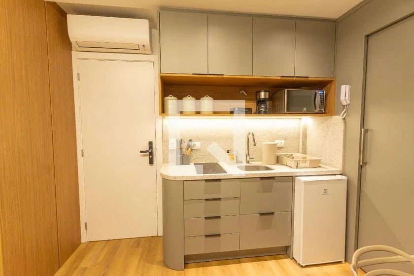 Furnished studio, 24 m², with floor-to-ceiling windows — photo 2