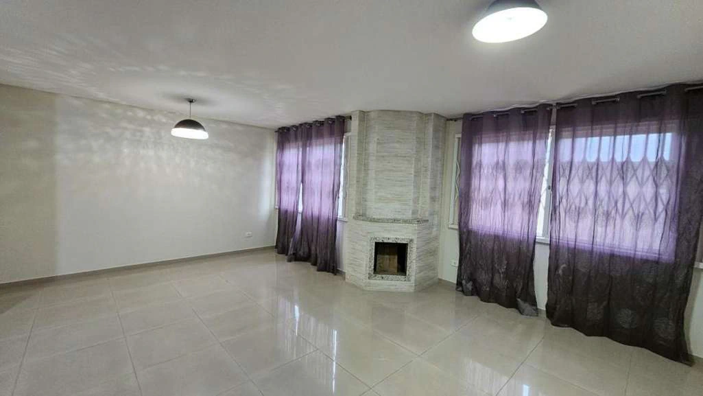 Unfurnished house with 3 bedrooms and 164 m² — photo 3