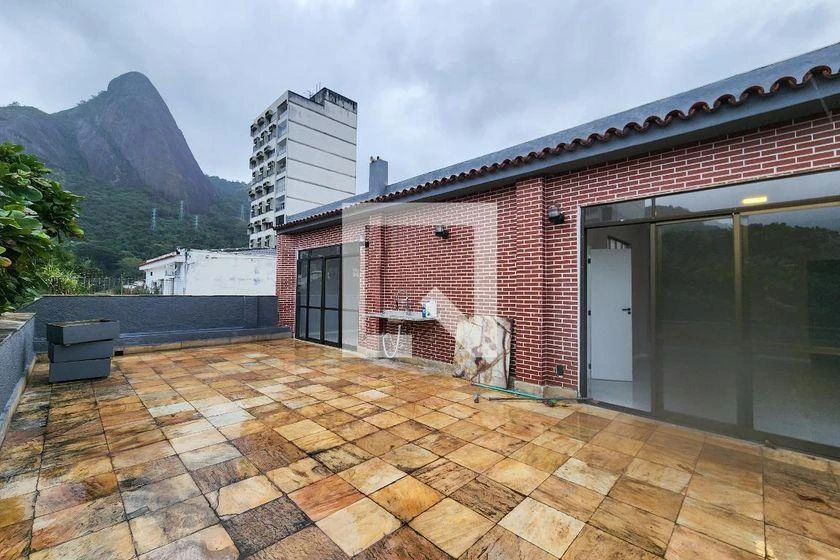 250 m² apartment with a mountain view and a walk-in closet — photo 29